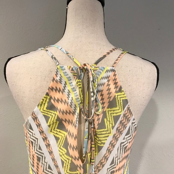 Geometric halter style maxi dress - Picture 8 of 9